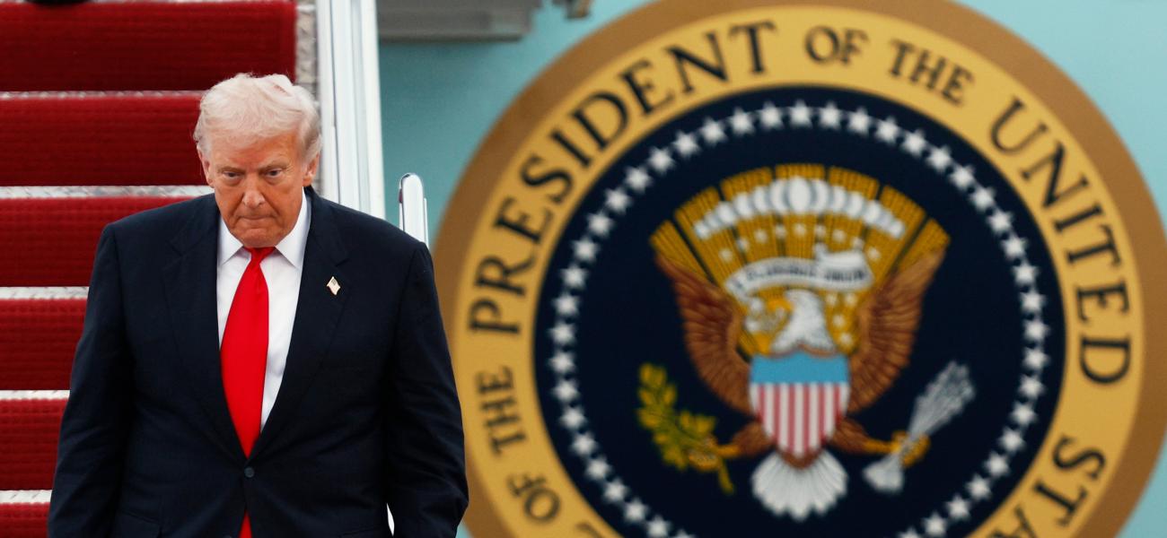 President Donald Trump walks down the stairs of Air Force One upon his arrival at Joint Base Andrews, Md., Sunday, Nov. 9, 2025, after returning from his Mar-a-Lago estate in Palm Beach, Fla. and en route to an NFL football game between the Washington Commanders and the Detroit Lions. (AP Photo/Luis M. Alvarez)
