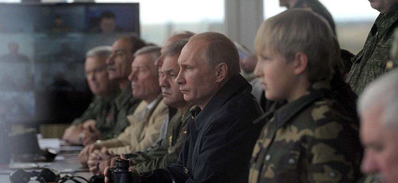 Putin watching Zapad-2013
