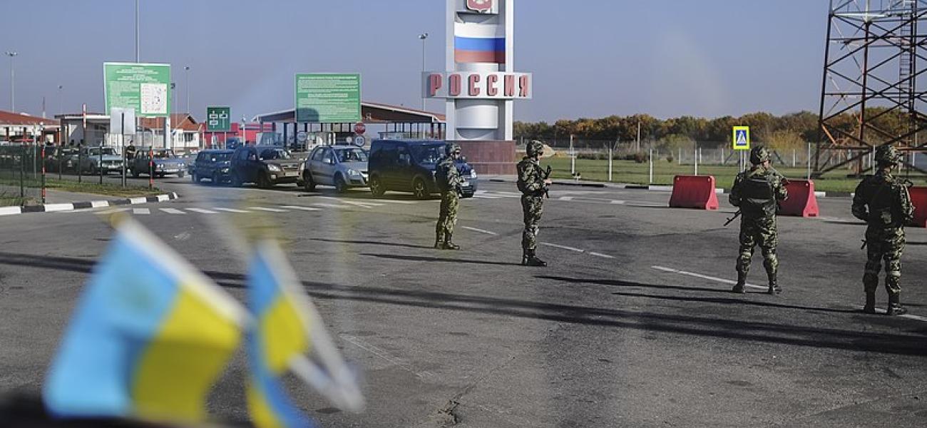 Arseniy Yatsenyuk, Prime Minister of Ukraine, visits the beginning of the construction of the Russia-Ukraine barrier in 2014