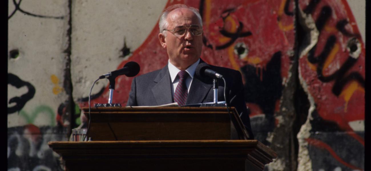 Mikhail Gorbachev in front of Berlin Wall sculpture in Fulton, Missouri