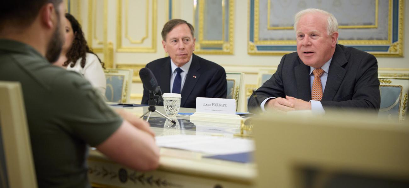 Petraeus with Zelensky