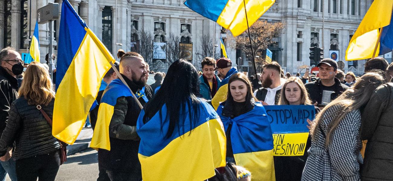 People wrapped in Ukrainian flags
